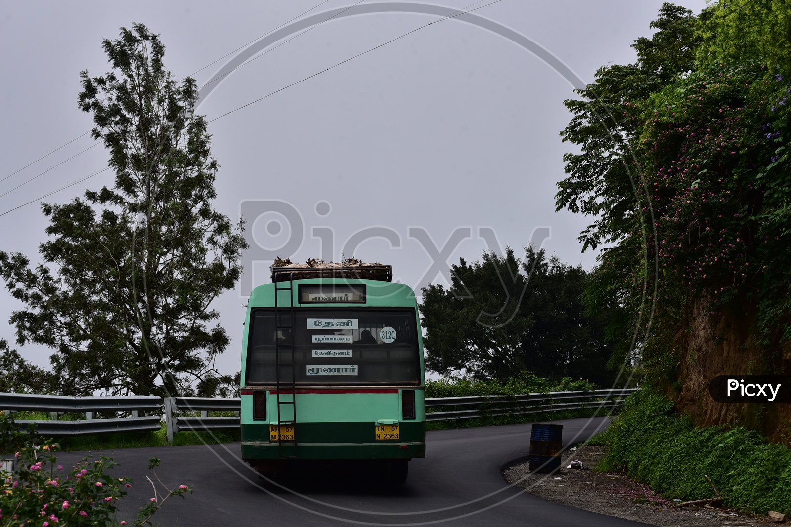 Vehicles on Ghat Roads Of Munnar