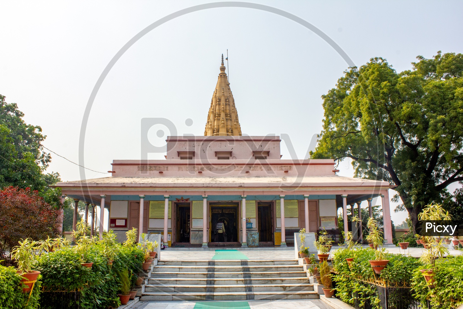Digamber Jain Temple in Sarnath