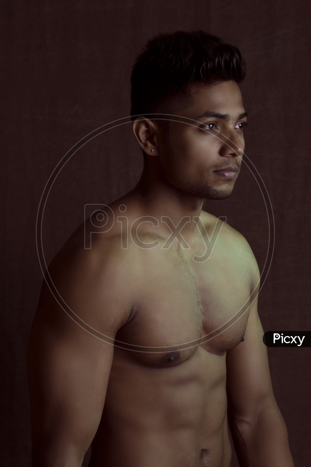 Bodybuilder posing Stock Photo by ©Lebval 62394837