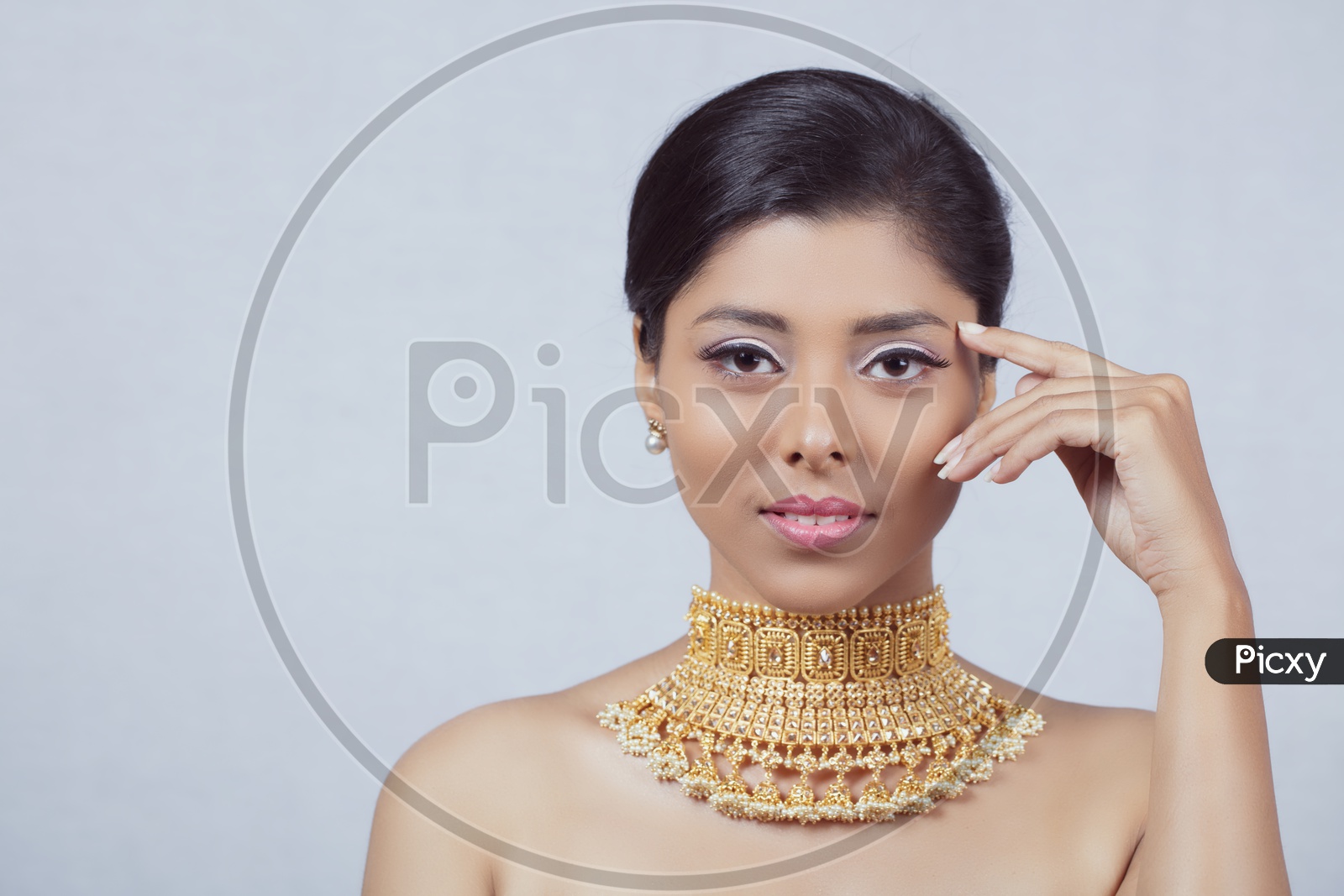 image-of-indian-female-model-with-a-beautiful-gold-necklace-on-her-neck