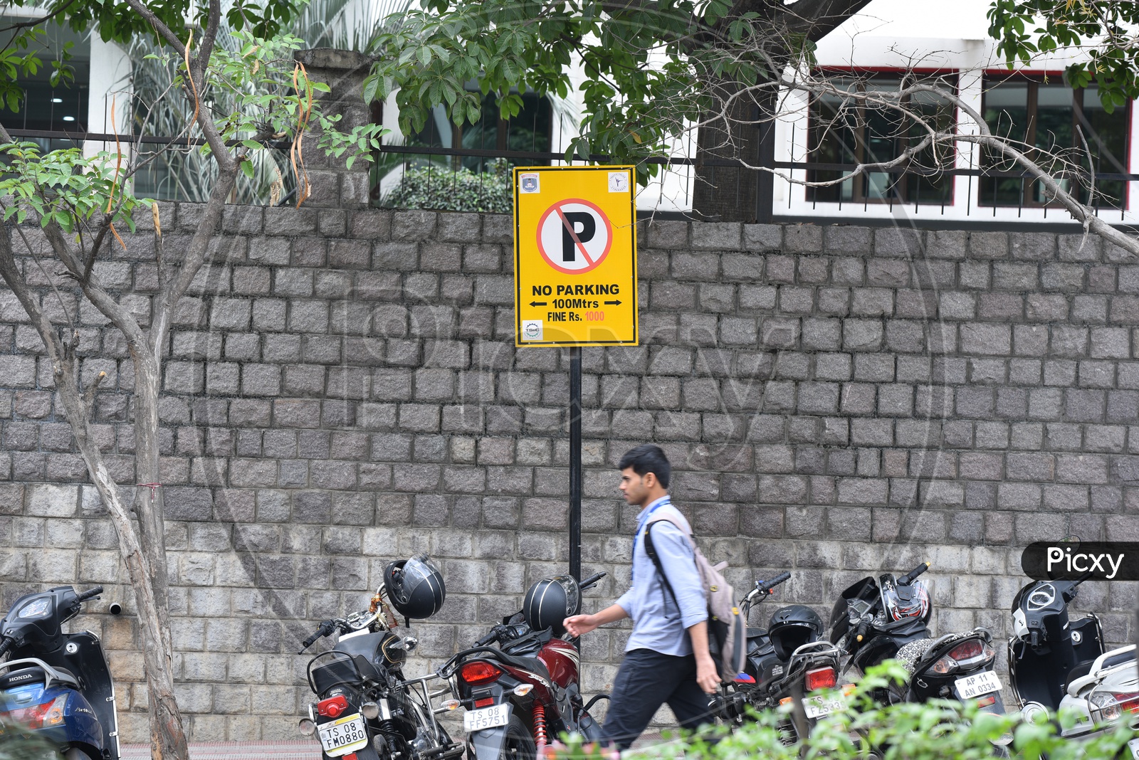 Vehicles Parking at a NO Parking Zone In Hyderabad