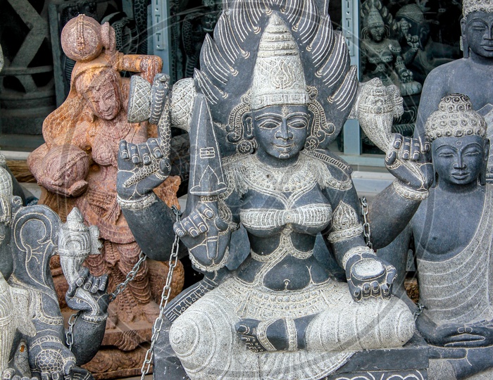 Stone Sculpture's sale on the streets of Mahabalipuram
