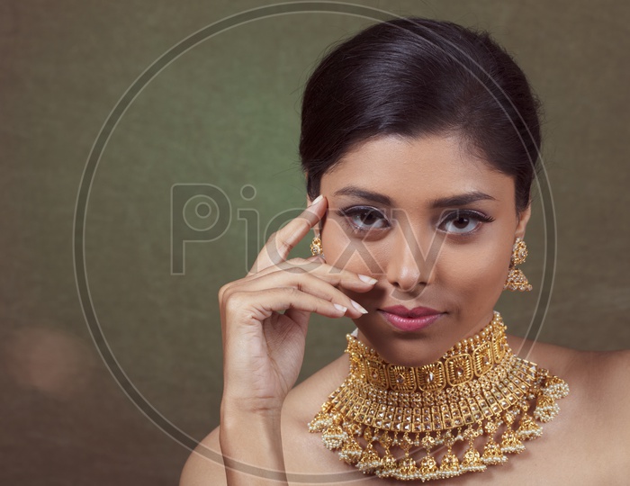 Indian smiling Female Model wearing a Choker necklace & Earrings