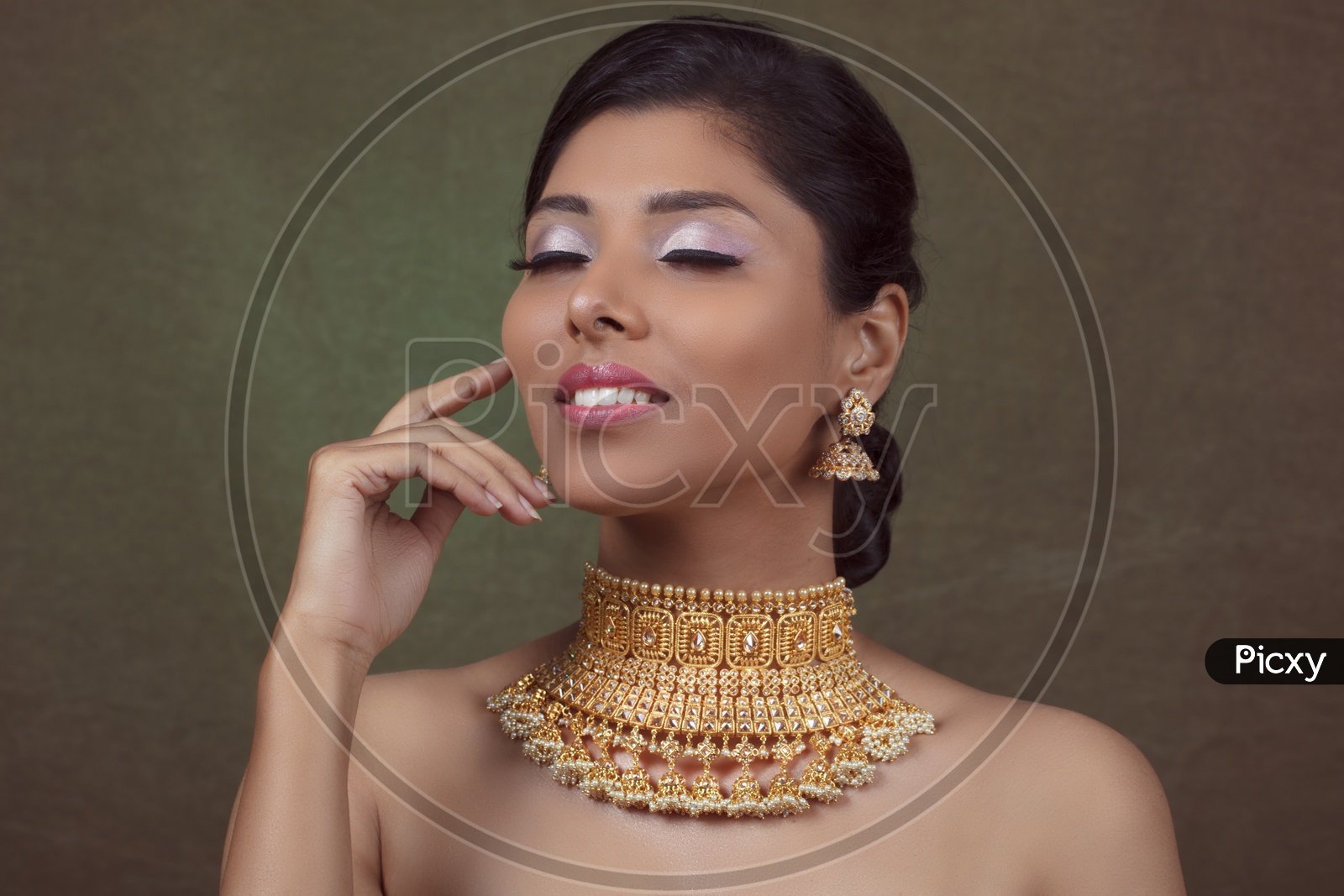 Indian smiling Female Model wearing a Choker necklace & Earrings