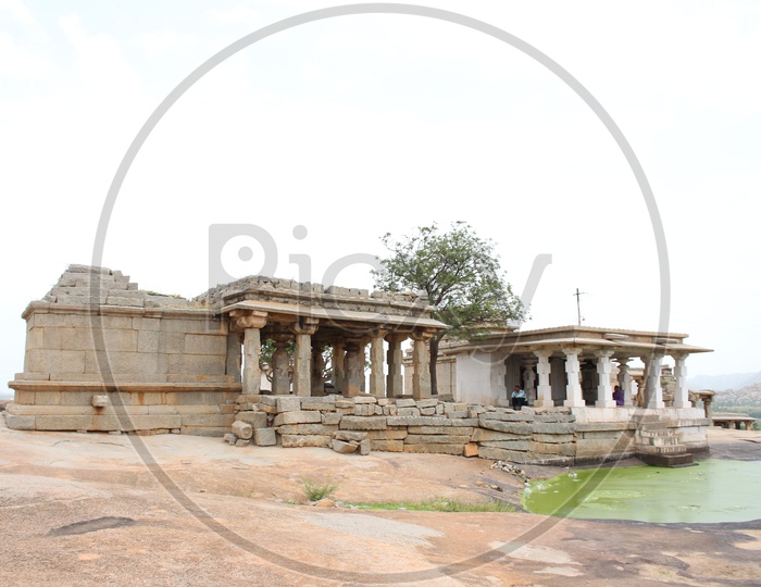 Old constructions of Hampi / Temples of Hampi