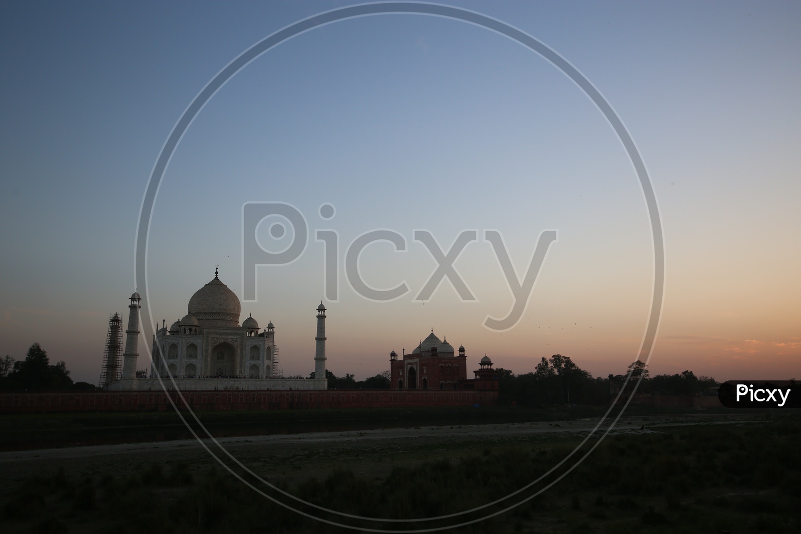 A Beautiful Views Of Taj Mahal in a Bluehour Sky as a Background