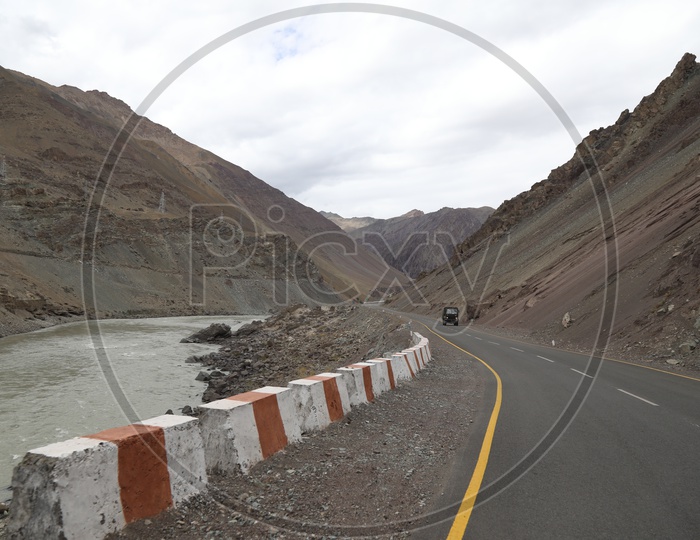 Roadways of Leh with Beautiful Mountains