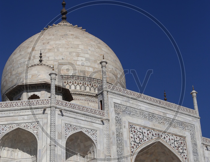 A Beautiful Composition Shot Of Dome of The  Taj Mahal With Blue Sky In Background