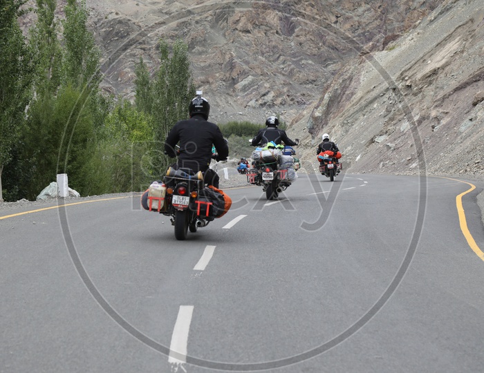 Roadways of Leh with Beautiful Mountains / Travelers riding bikes on Leh roads
