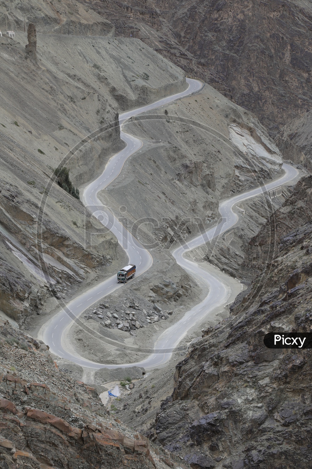 Roadways of Leh with Beautiful Mountains / Lorry traveling on Leh roads