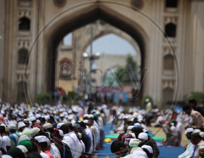 People doing namaz in charminar streets