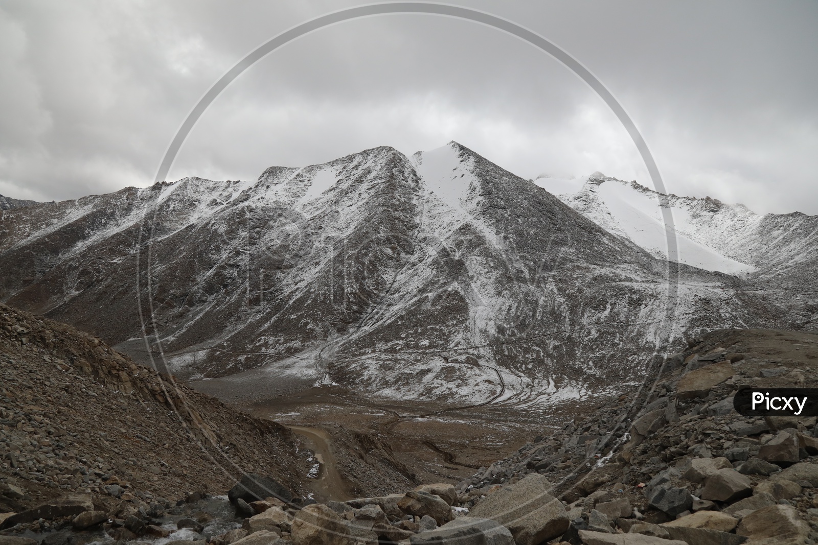 Image of A Beautiful View of Mountains Filled With Snow in LehEL243006