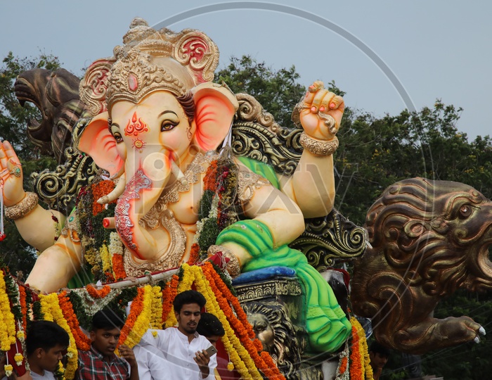 Ganesh/Vinayaka idol Nimarjanam/Visarjan/Immersion at Tank Bund Hyderabad