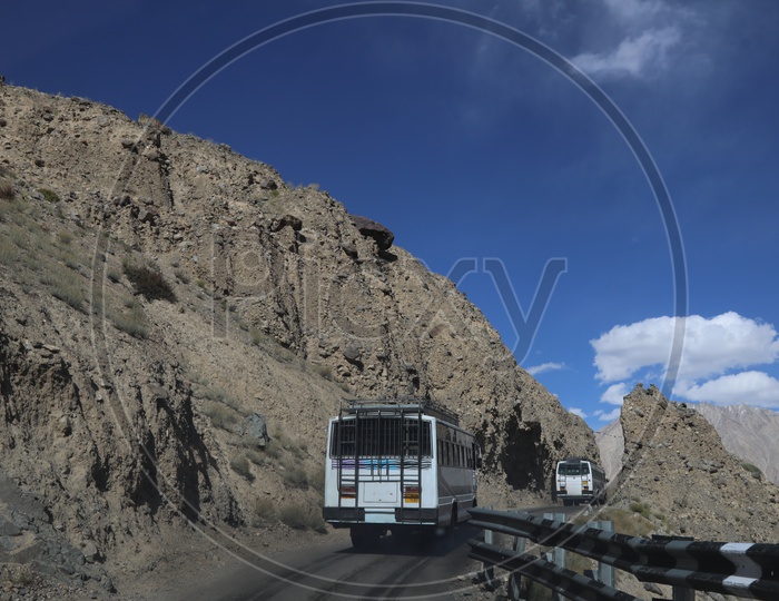 Roadways of leh with beautiful mountains in the background