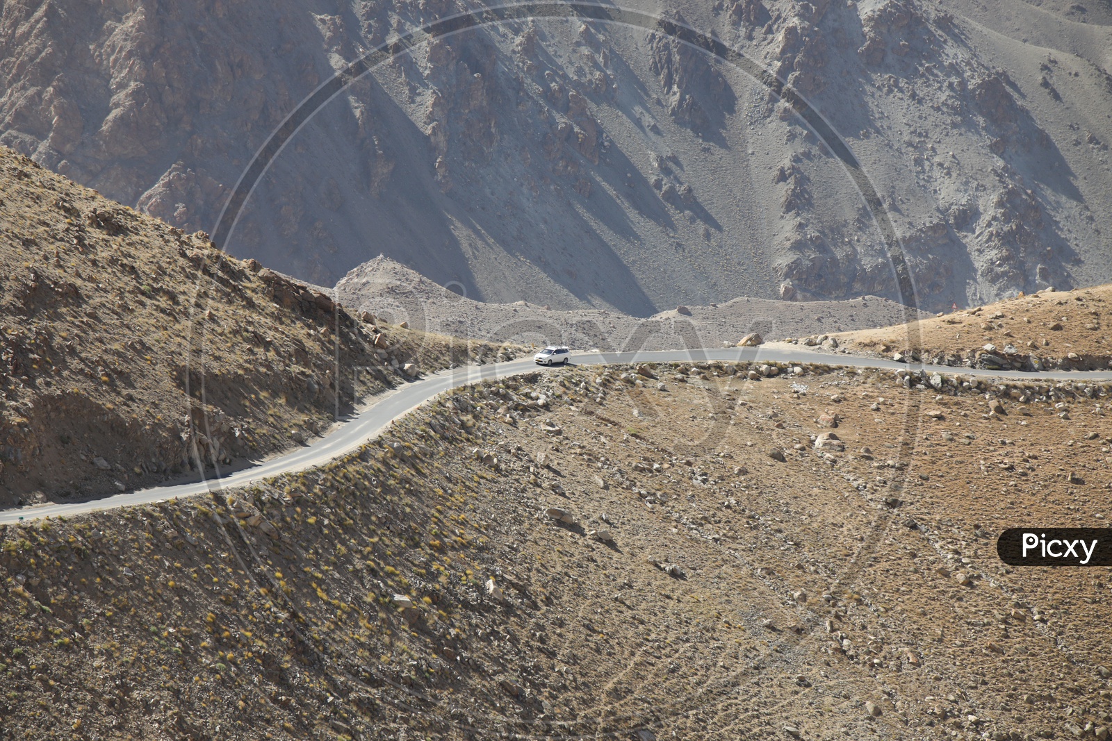 Roadways of Leh with mountains