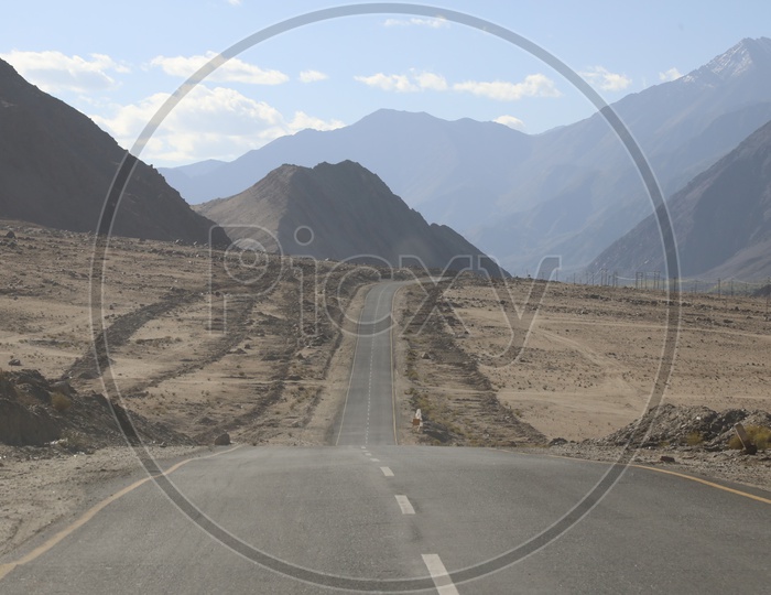 Roadways of Leh with beautiful Mountains
