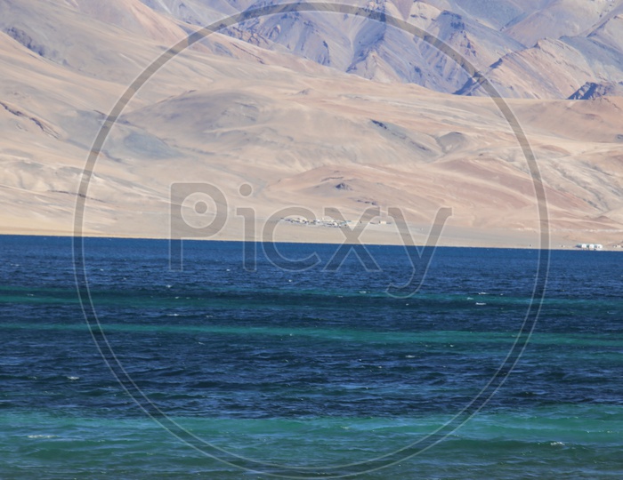 Landscape of beautiful Mountains of Leh with tsomoriri lake