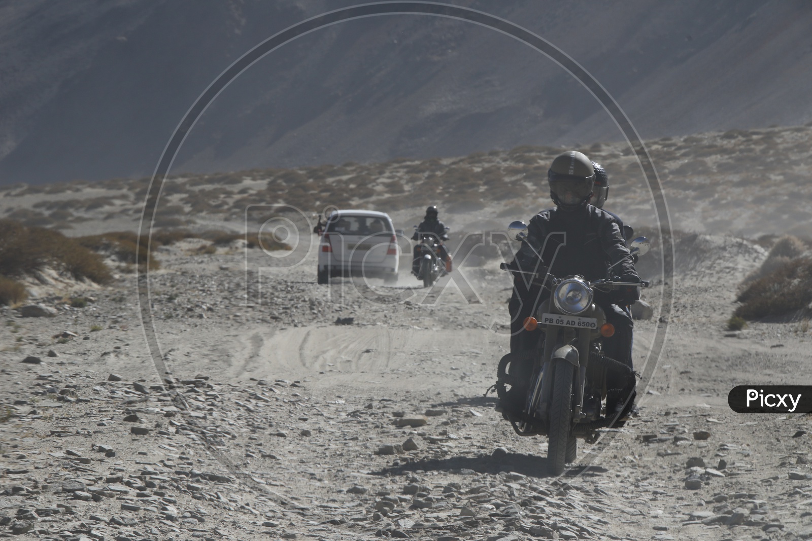 travelers traveling on Leh roads