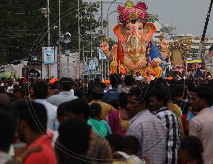 Ganesh/Vinayaka idol Nimarjanam/Visarjan/Immersion at Tank Bund Hyderabad