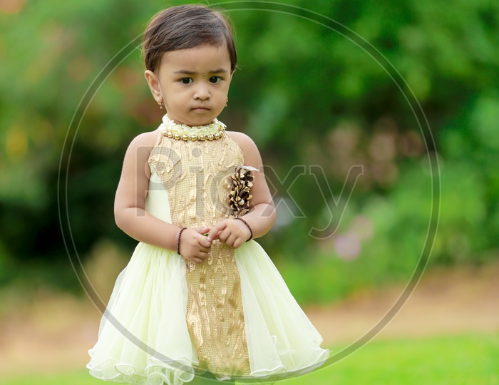 cute little kid portrait / kids photography