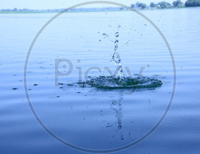 Water splash in middle of the lake