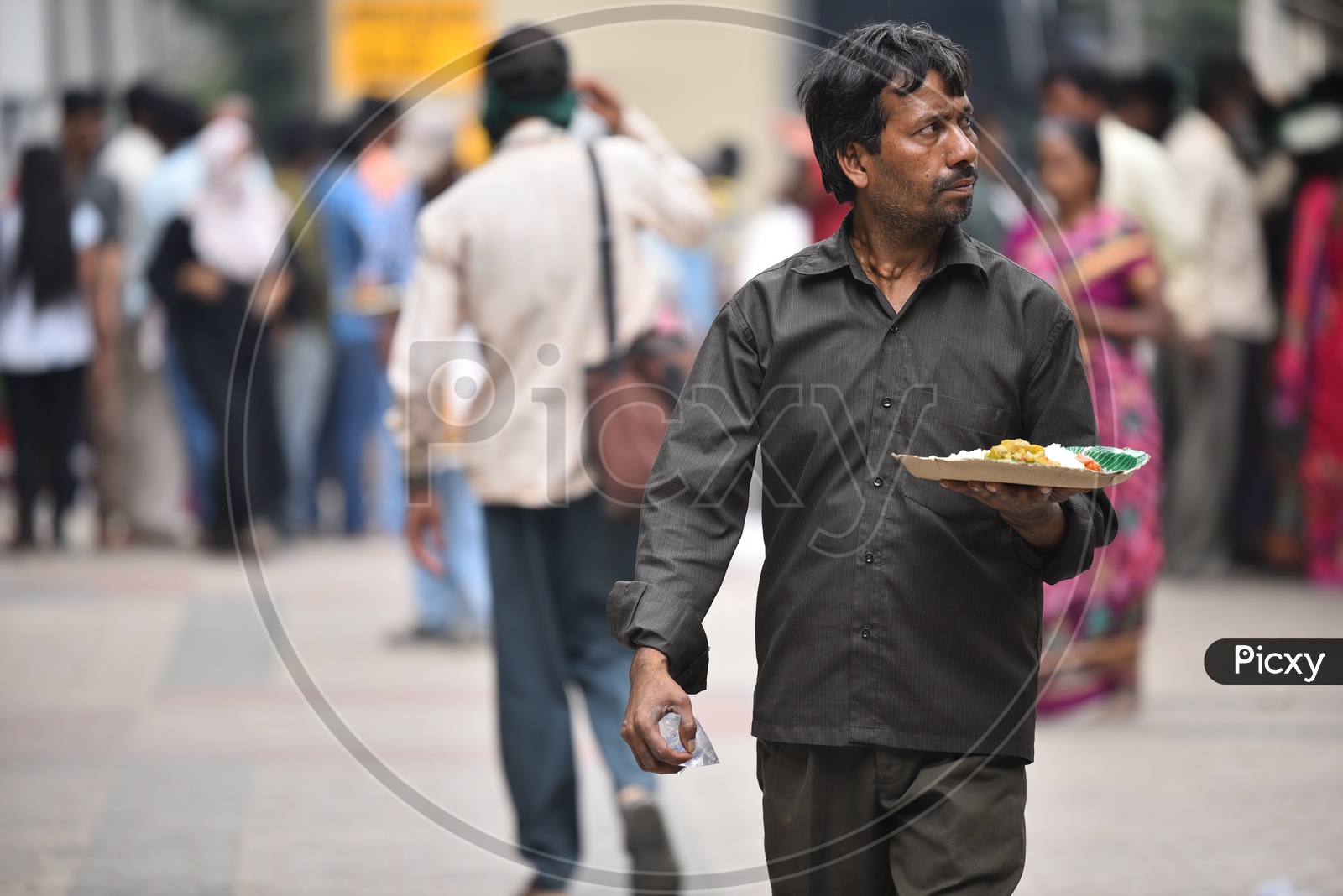 A Man Carrying His meal from GHMC Annapurna Meal Counter.