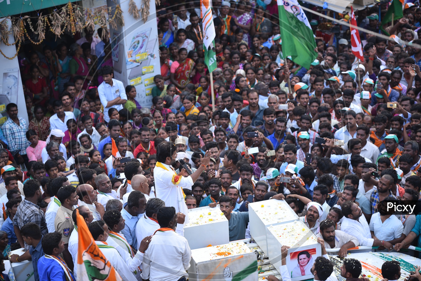 Anumula Revanth Reddy MLA Candidate from Peoples Front (Mahakutami ) For Kodangal Constituency In a Roadshow As a Part of Election Campaign For General Elections 2018