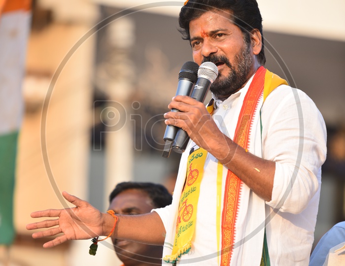 Anumula Revanth Reddy MLA Candidate from Peoples Front (Mahakutami ) For Kodangal Constituency In a Roadshow As a Part of Election Campaign For General Elections 2018
