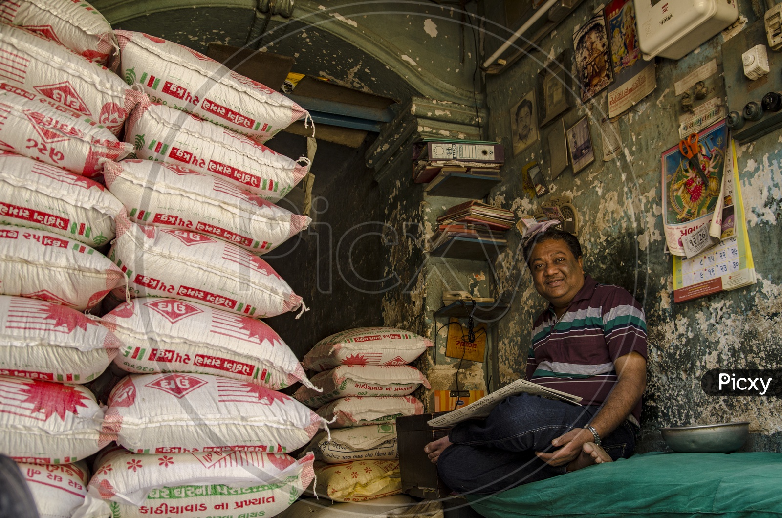 Image of Shop in Old Buildings of JunagadhBK315616Picxy