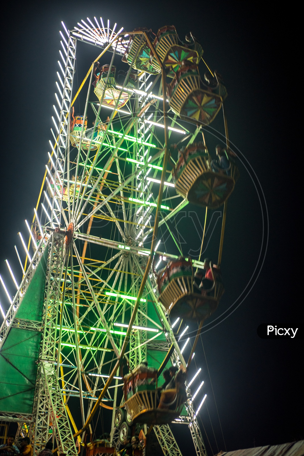 image-of-giant-wheel-zo469908-picxy