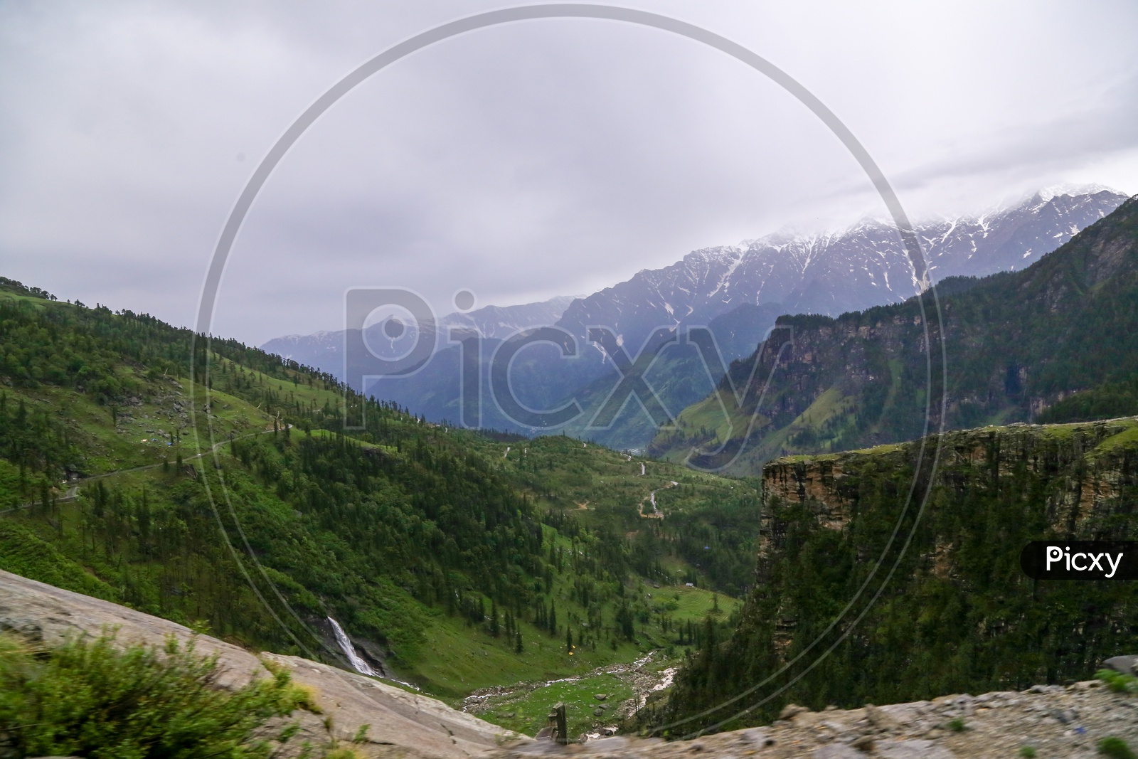 Mountains Of Baralacha La Pass