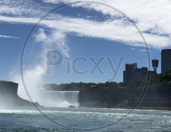 A view to Maid of the Mist