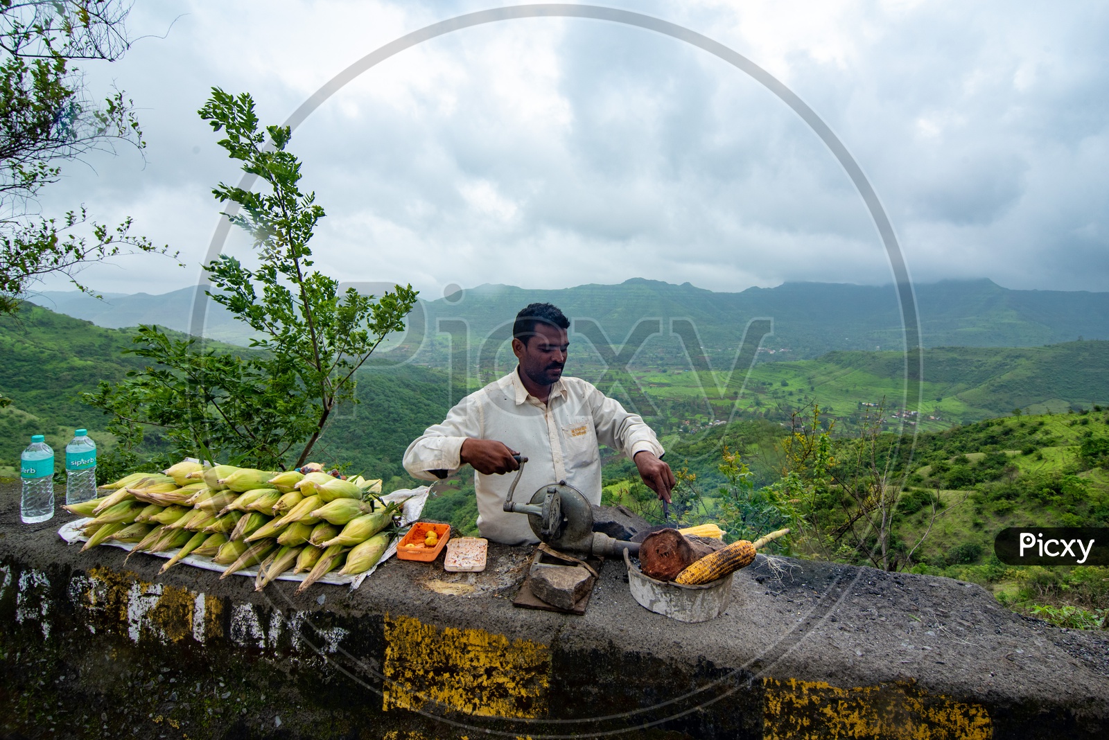 Corn seller (Makai/Maize) enroute to Sinhagad Fort