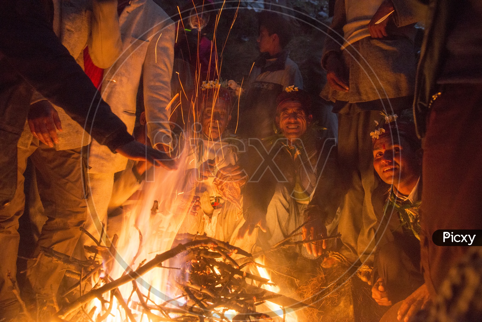 People around Fire, Bijli Mahadev Trek