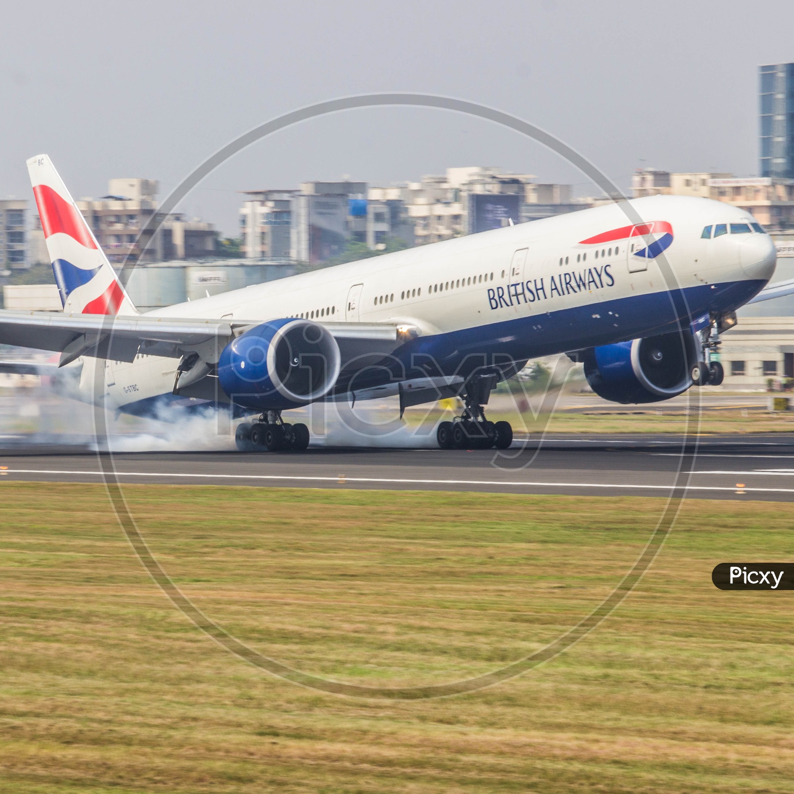 British airways B777 touching down after its flight from London.