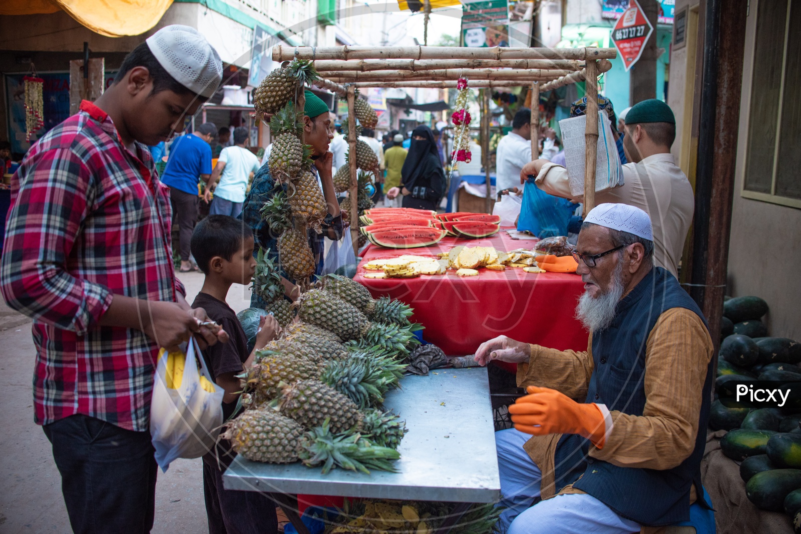 Fruit vendor at Maqta / Ramadan Fasting