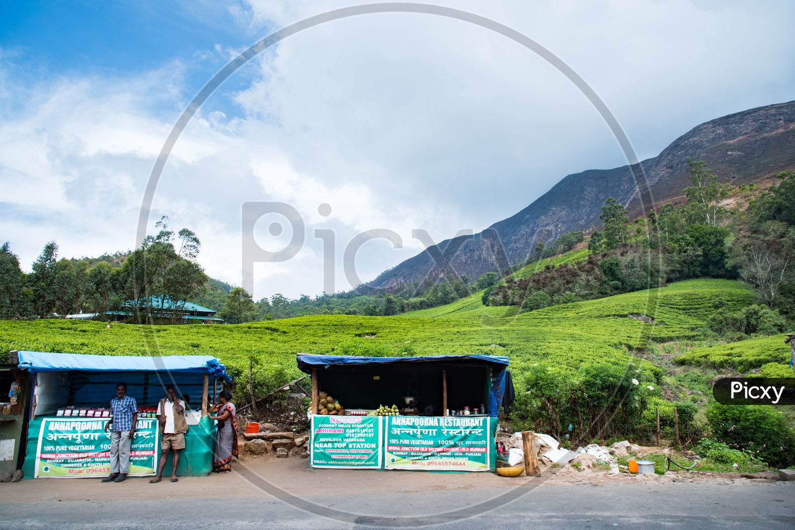 Food Vendors at Munnar Hills