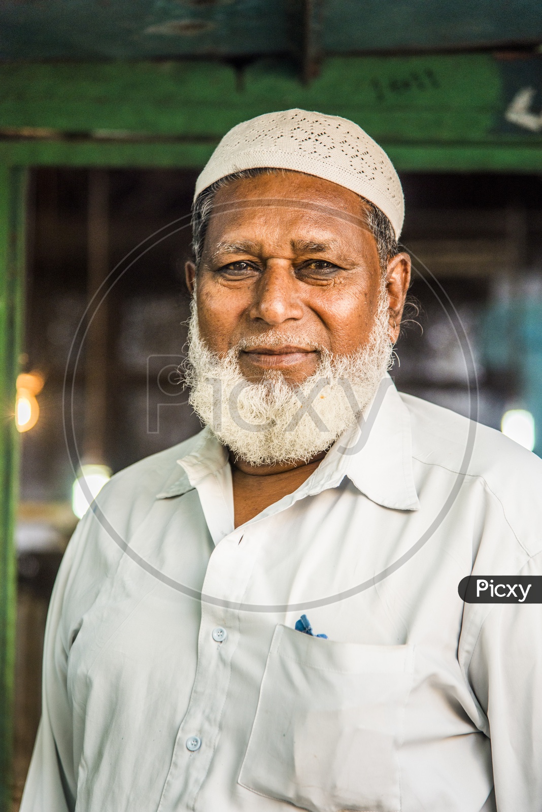 Old Muslim man in Monda Market, Hyderabad