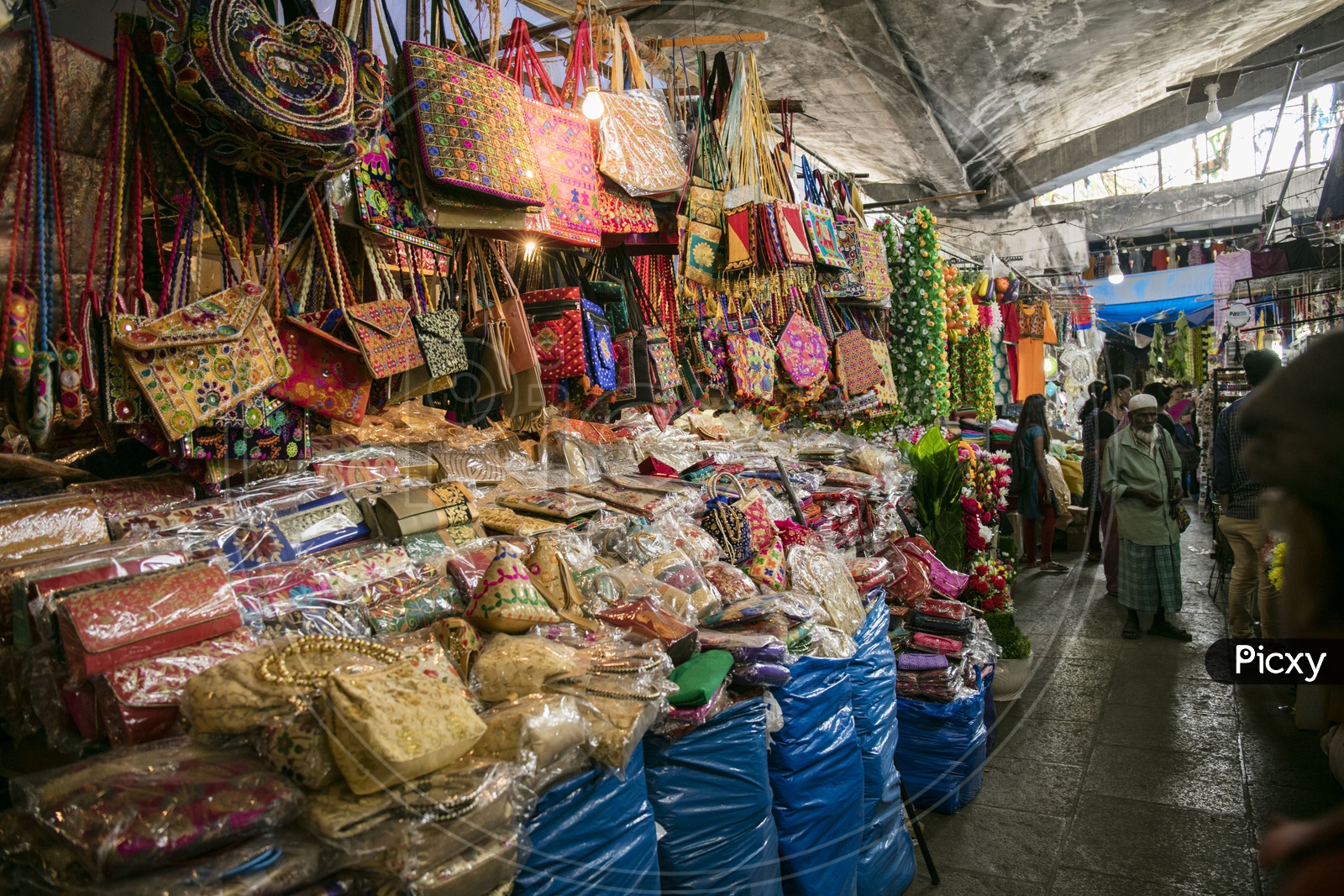 Image of anything and everything, jayanagar market-EN063142-Picxy