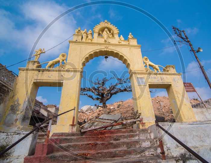 The earlier main entrance at Yadagirigutta Temple