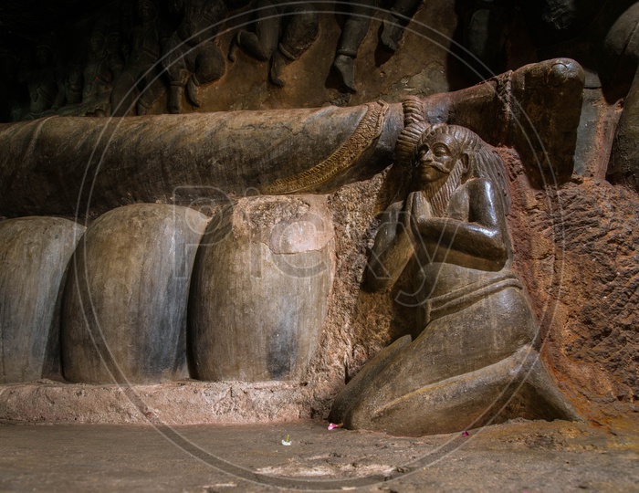 A saint praying to Vishnu has also been sculpted along with the Gaint Anantasayana Vishnu Idol.