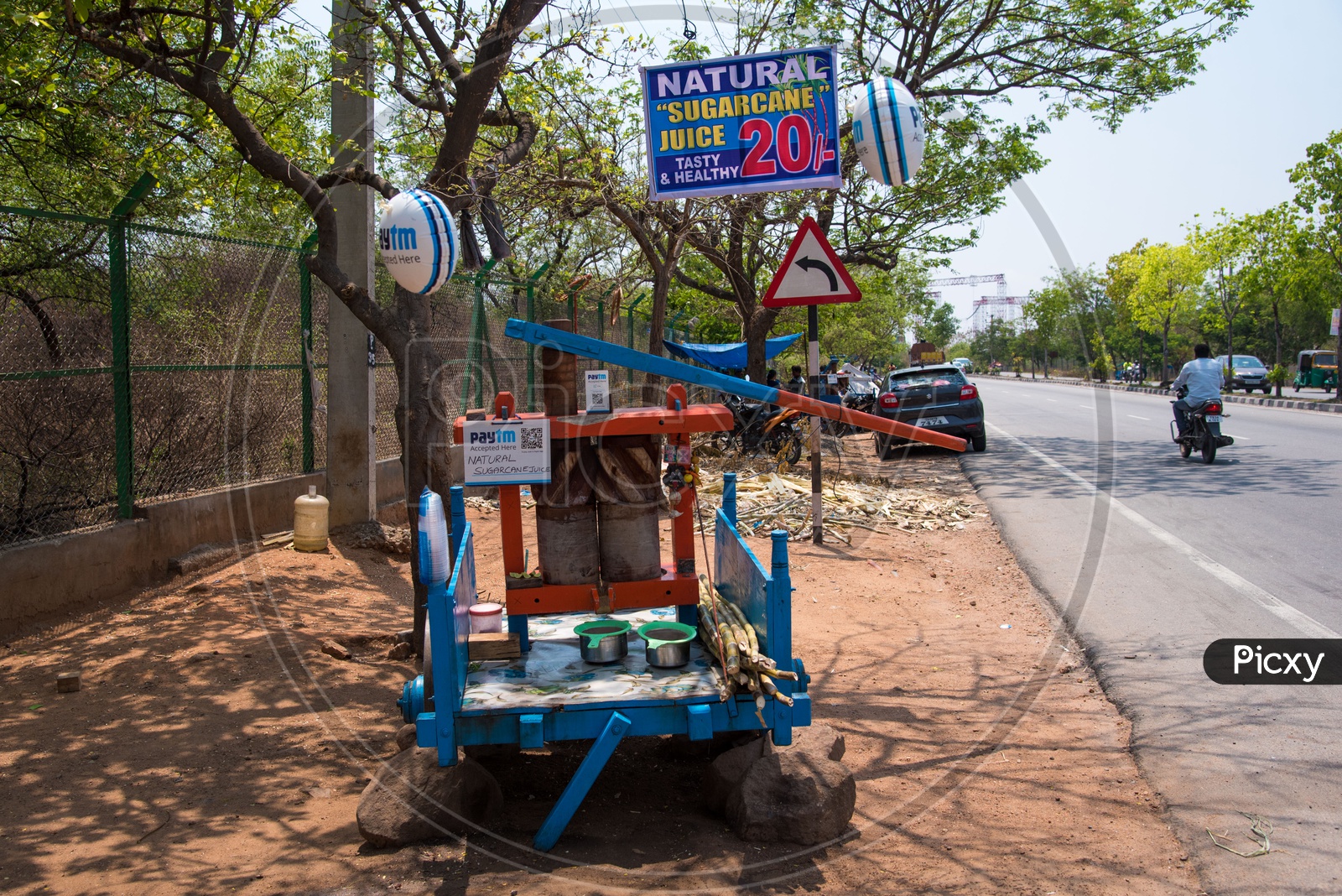 Natural Sugarcane Juice stall accepting payment vide Paytm