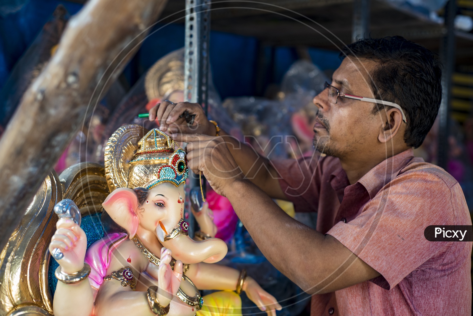 Finishing touches on Ganesh idol by artisian