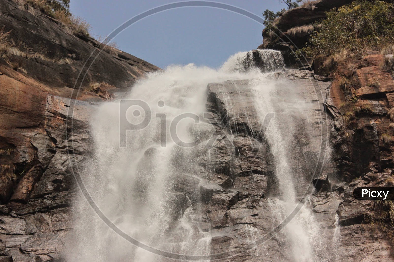 Aagaya Gangai Falls
