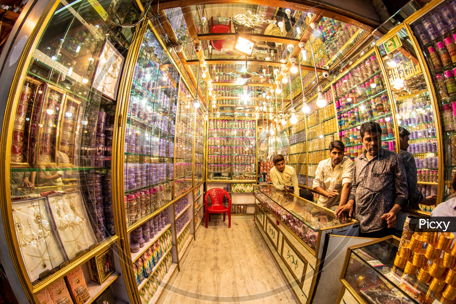 Bangle store in Laad Bazaar