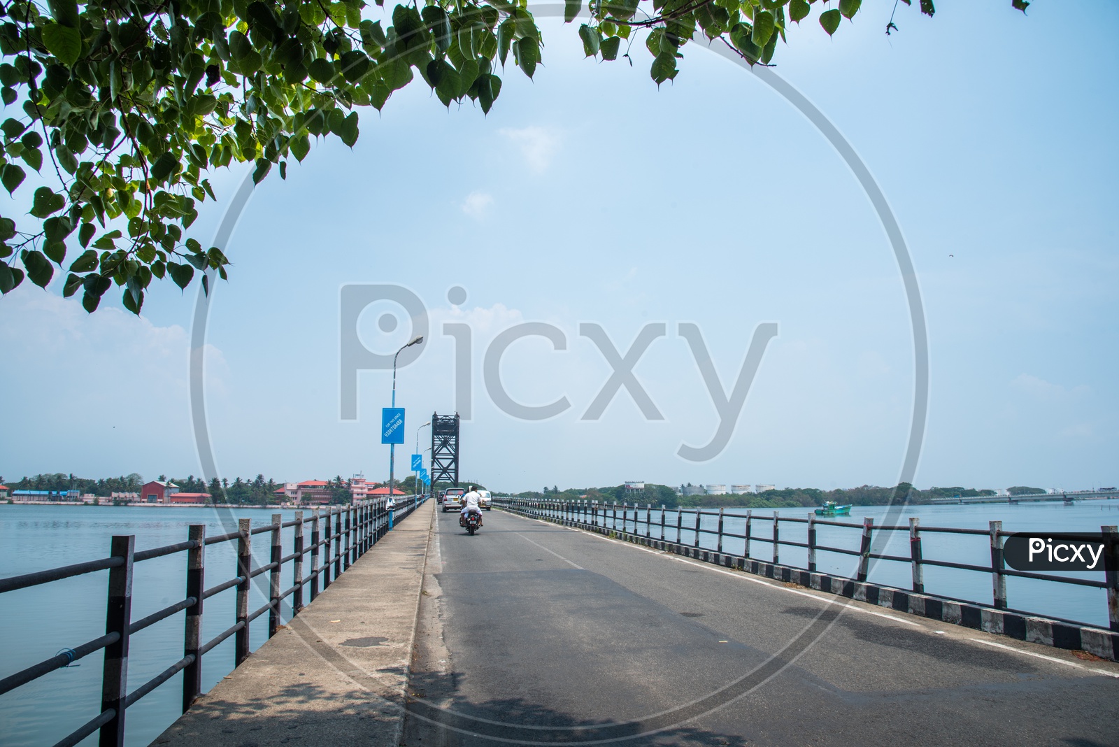 Image of Thoppumpady Harbour Bridge.RE394824Picxy
