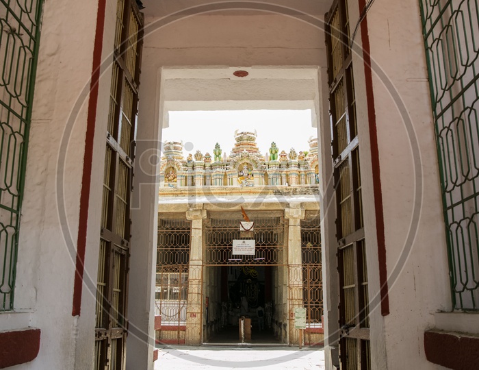 open doors, Bull temple