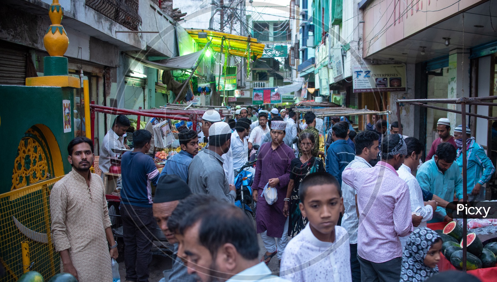 Busy food shoppers during iftar time of Ramadan