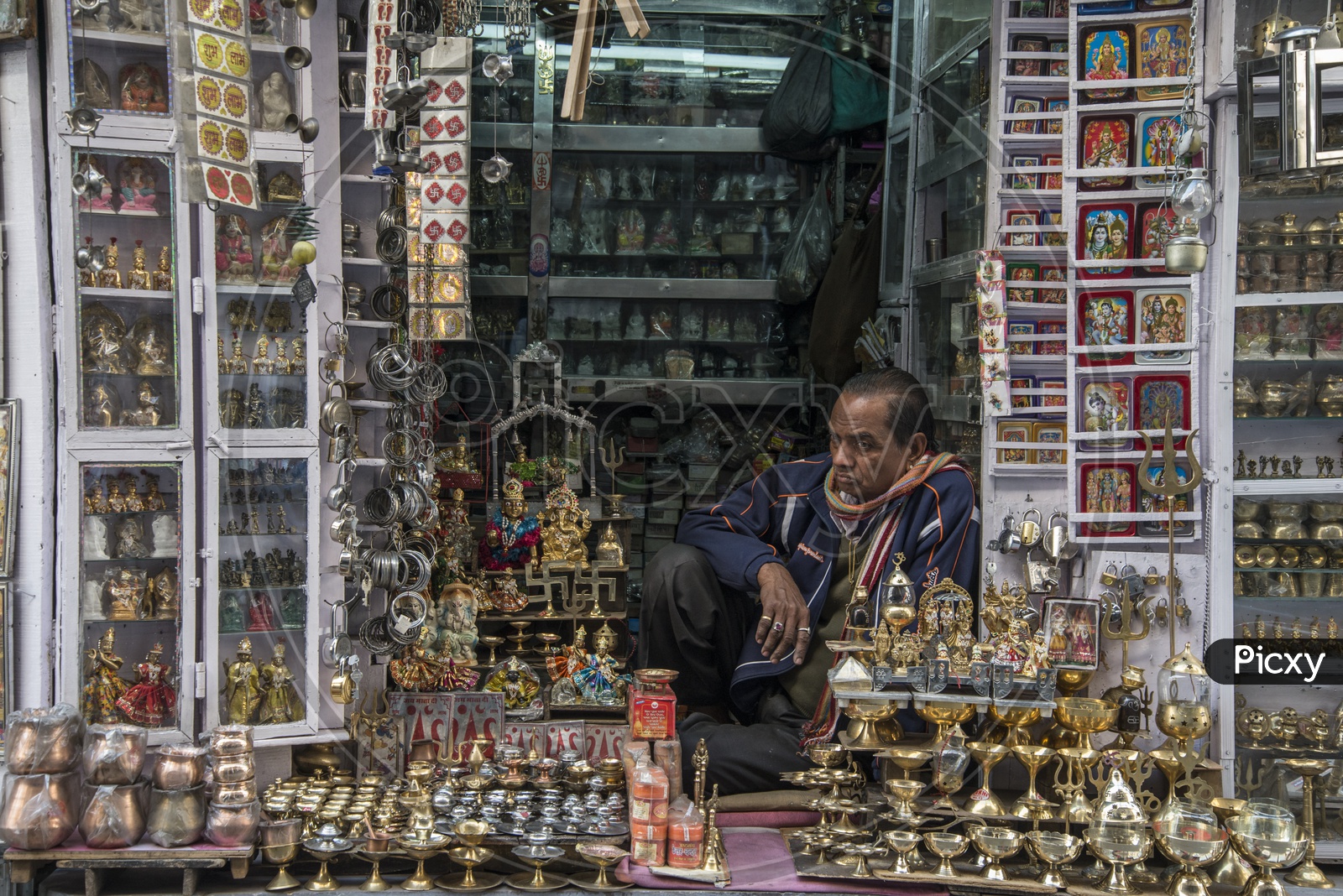 Image of Temple ShopsML724437Picxy