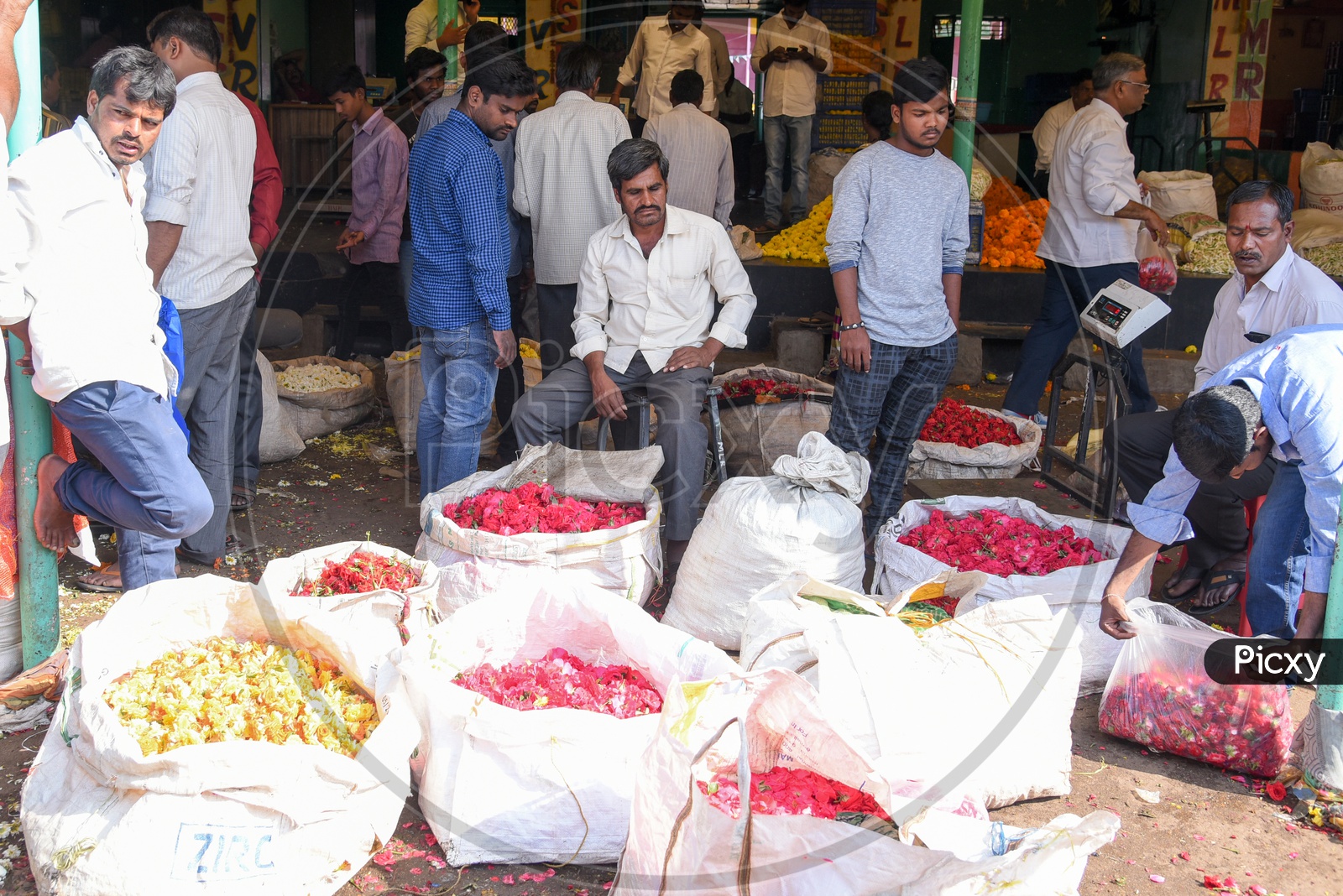 Image of Flower vendor at flower market in HyderabadPH705981Picxy